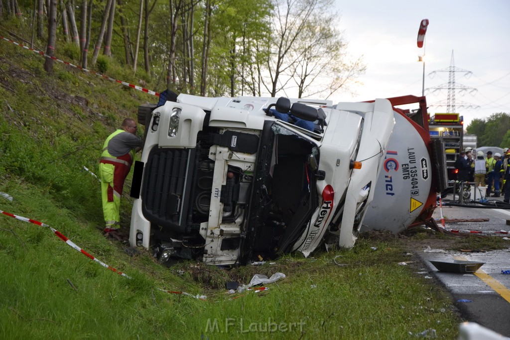 VU Gefahrgut LKW umgestuerzt A 4 Rich Koeln Hoehe AS Gummersbach P295.JPG - Miklos Laubert